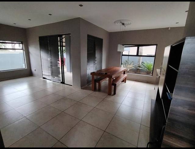 4 BEDROOM HOUSE FOR SALE IN PIERRE VAN RYNEVELD